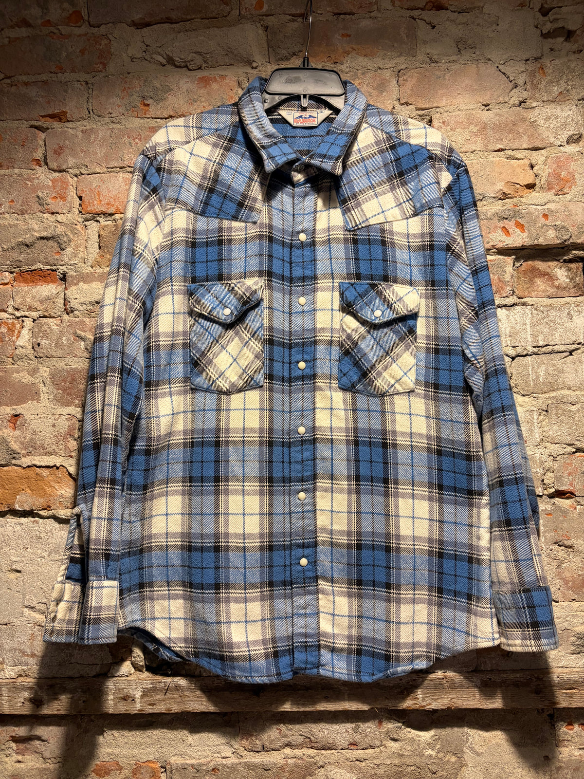Front of Vintage Dakota Cotton Pearlsnap Flannel SZ XL