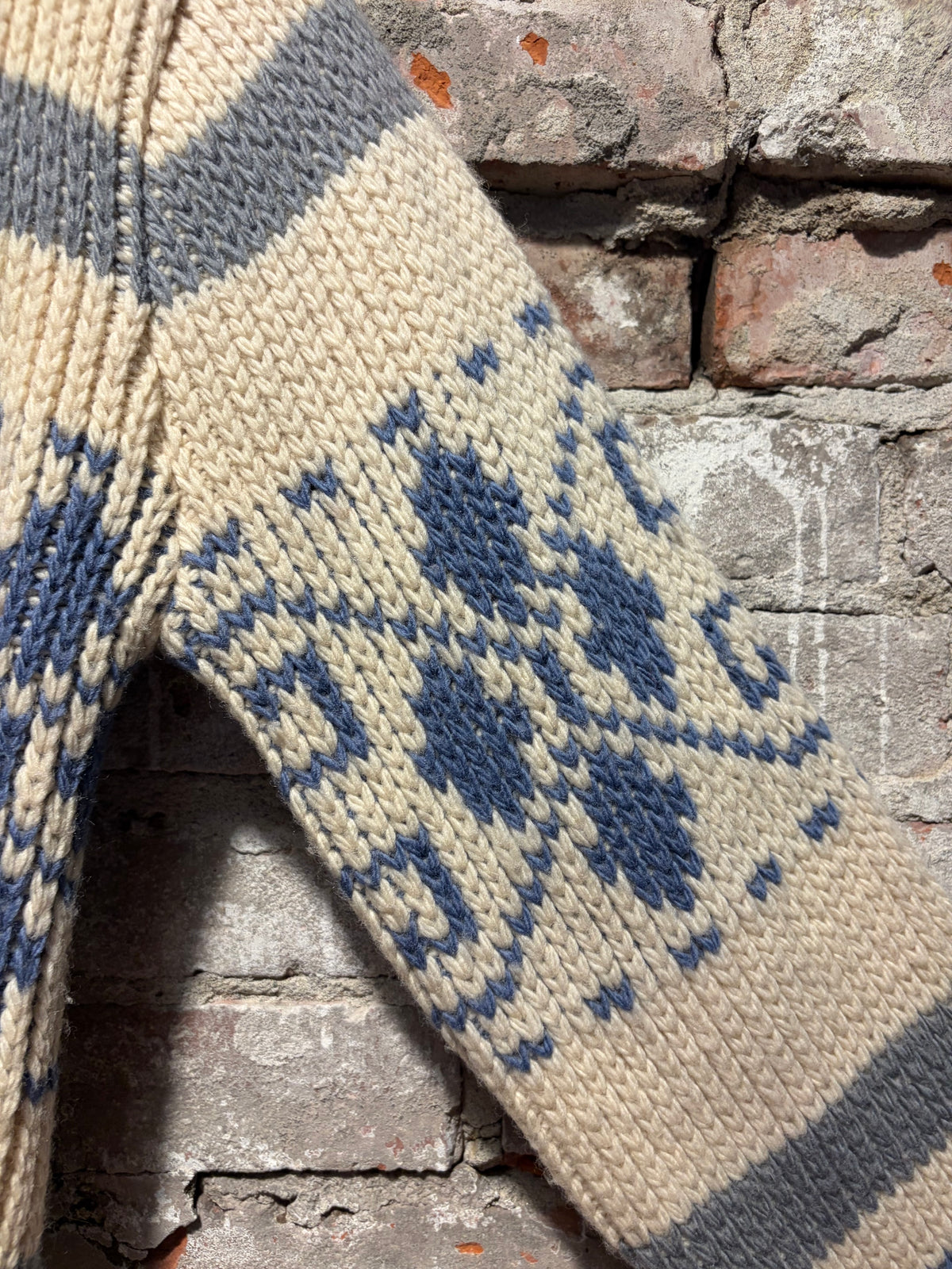 Pattern on Vintage 1960s Pendleton Westerly Sweater Sz M