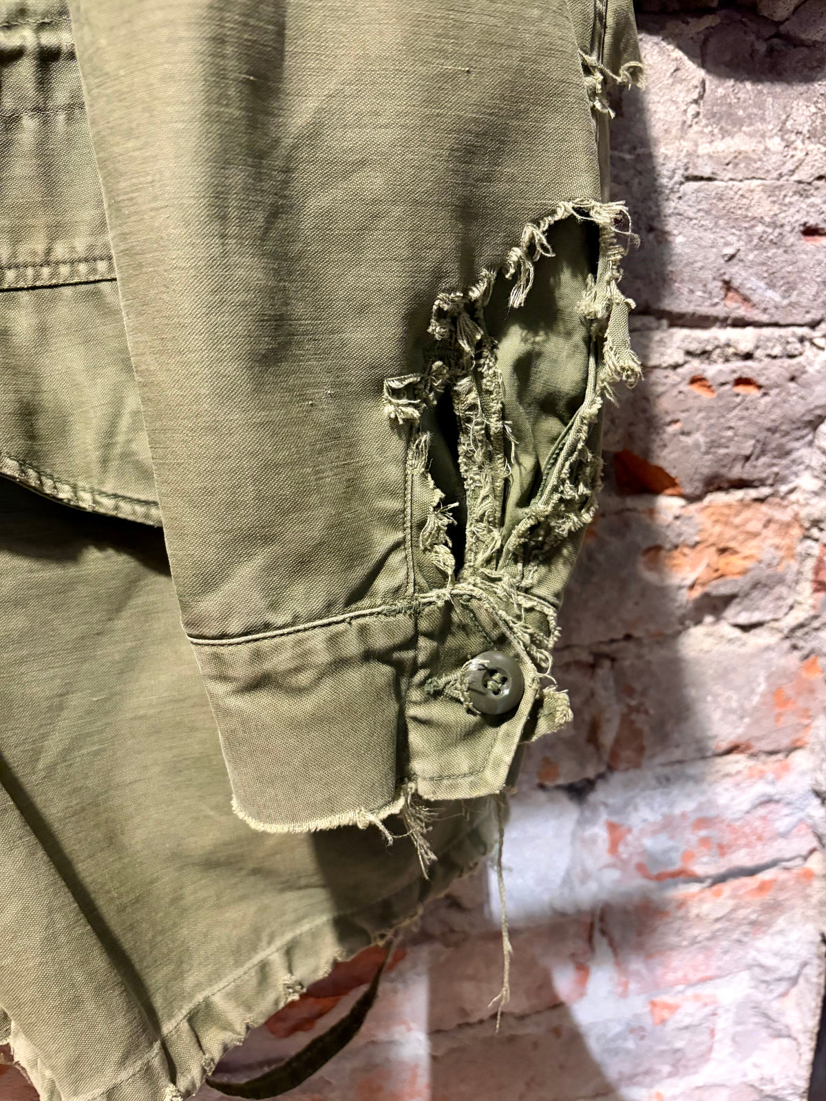Damage on Left Cuff on Vintage Distressed Military Cargo Jacket Sz M