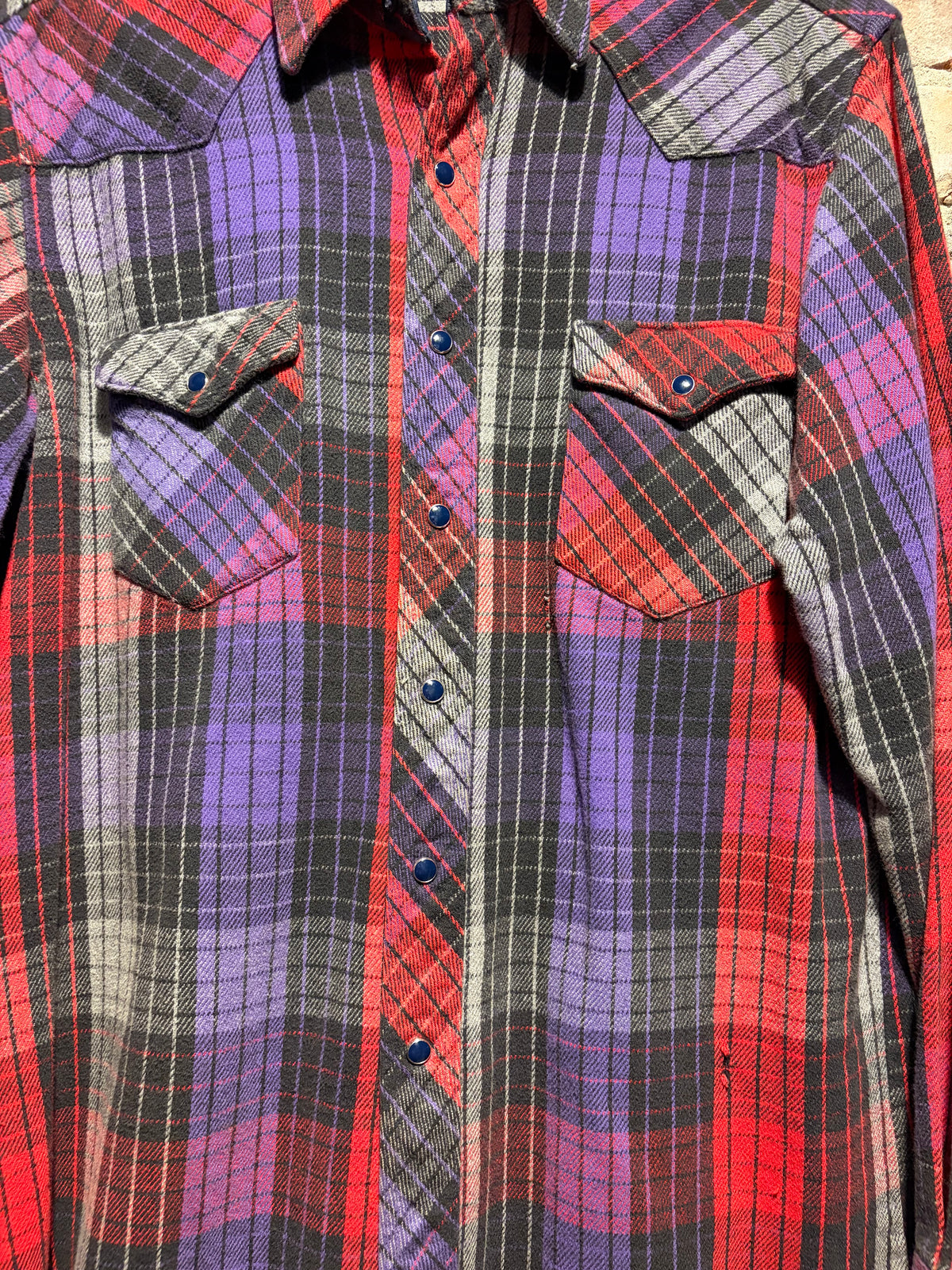 Buttons on Vintage Wrangler Western Flannel SZ M