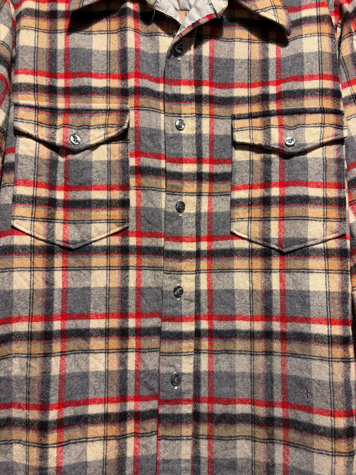 Buttons on Vintage Grey Plaid Pendleton Wool Flannel SZ M