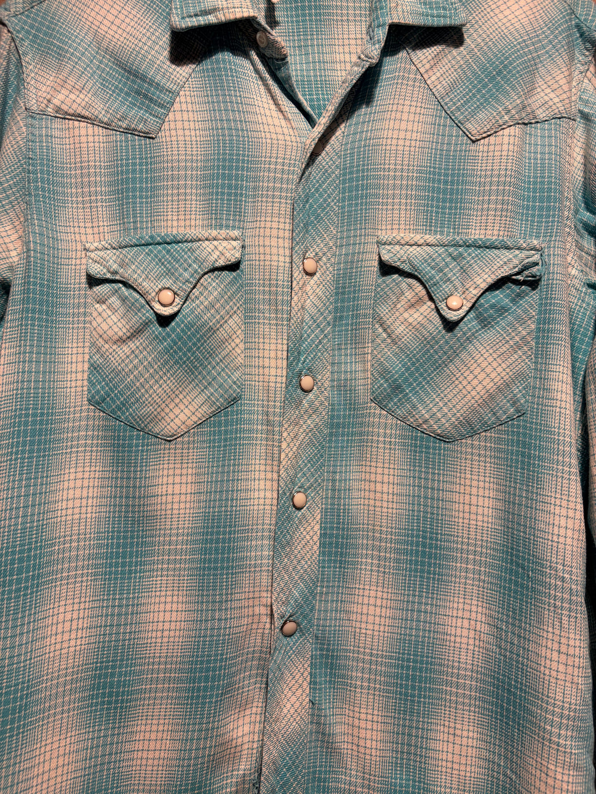 Buttons on Vintage Thorobred Western Flannel SZ S