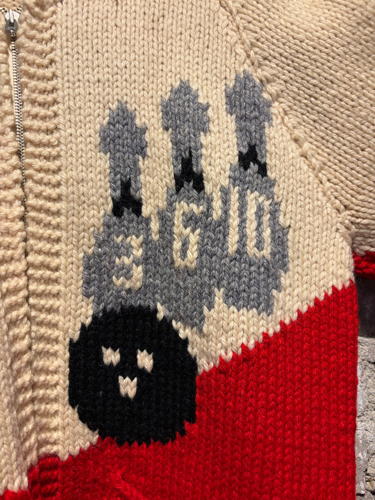 Front Design on Vintage 1950s Bowling Cowichan Sweater Sz M