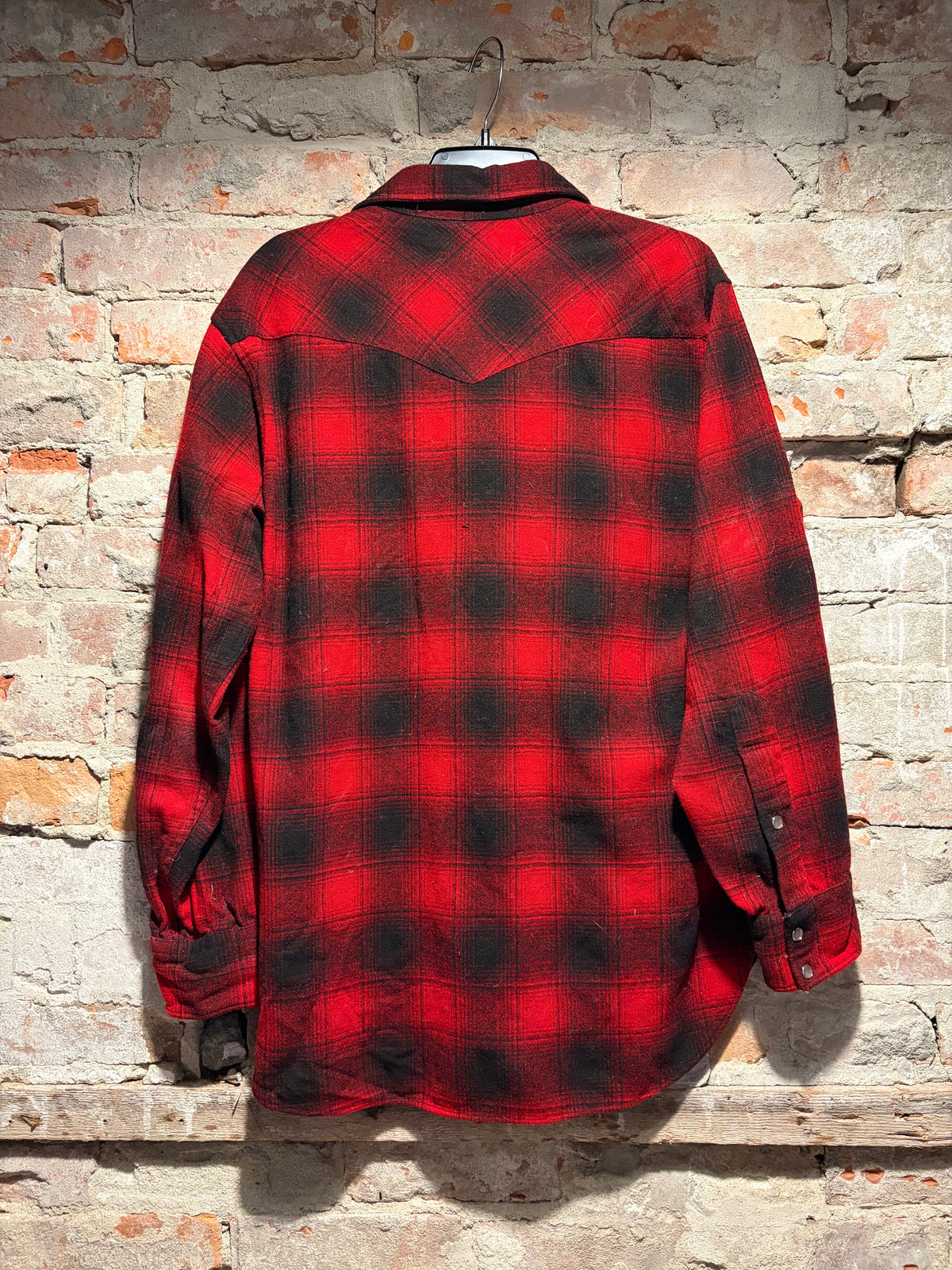 Back of Vintage Red Pendleton Western Flannel SZ L