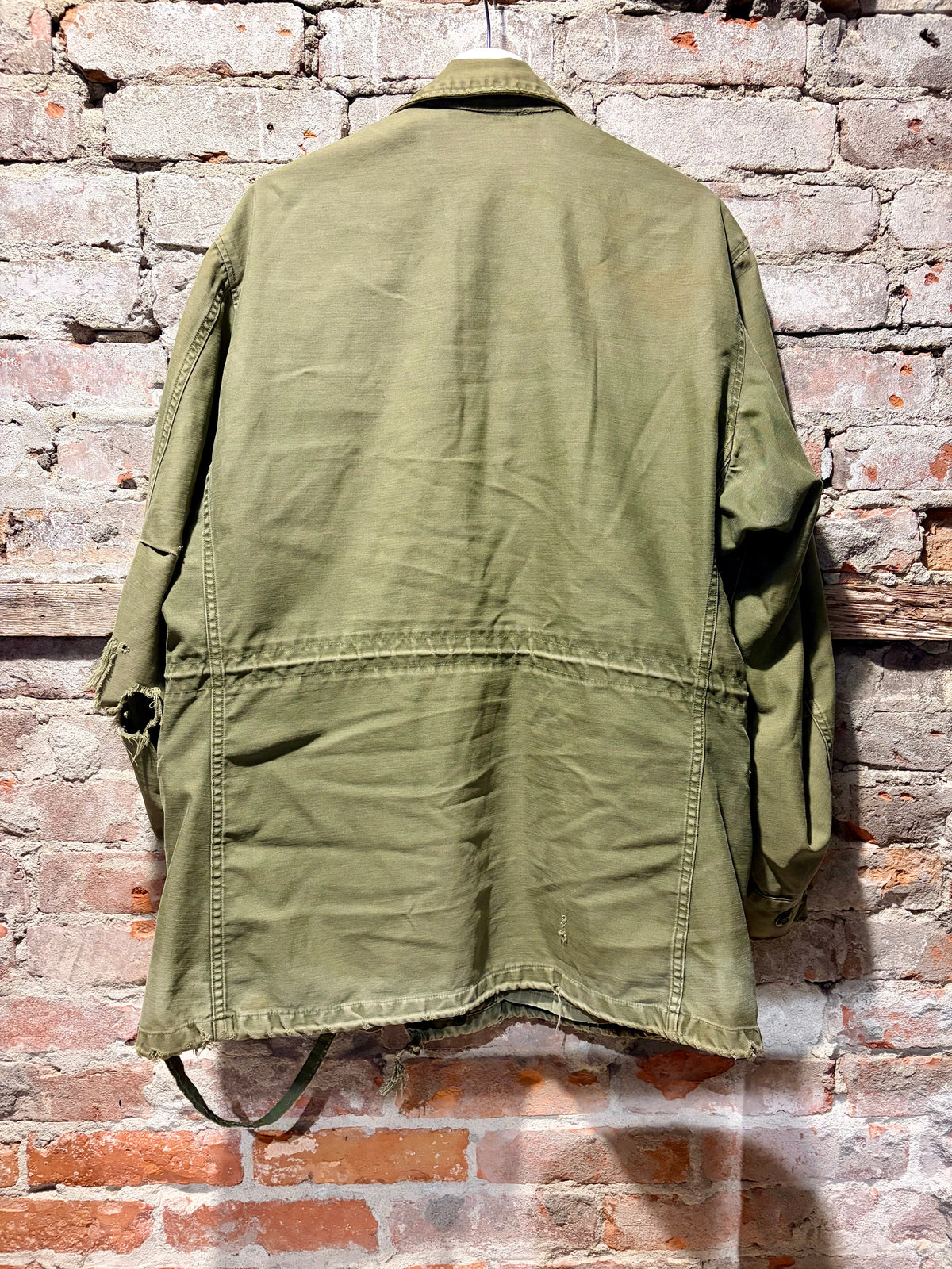 Rear View of Vintage Distressed Military Cargo Jacket Sz M