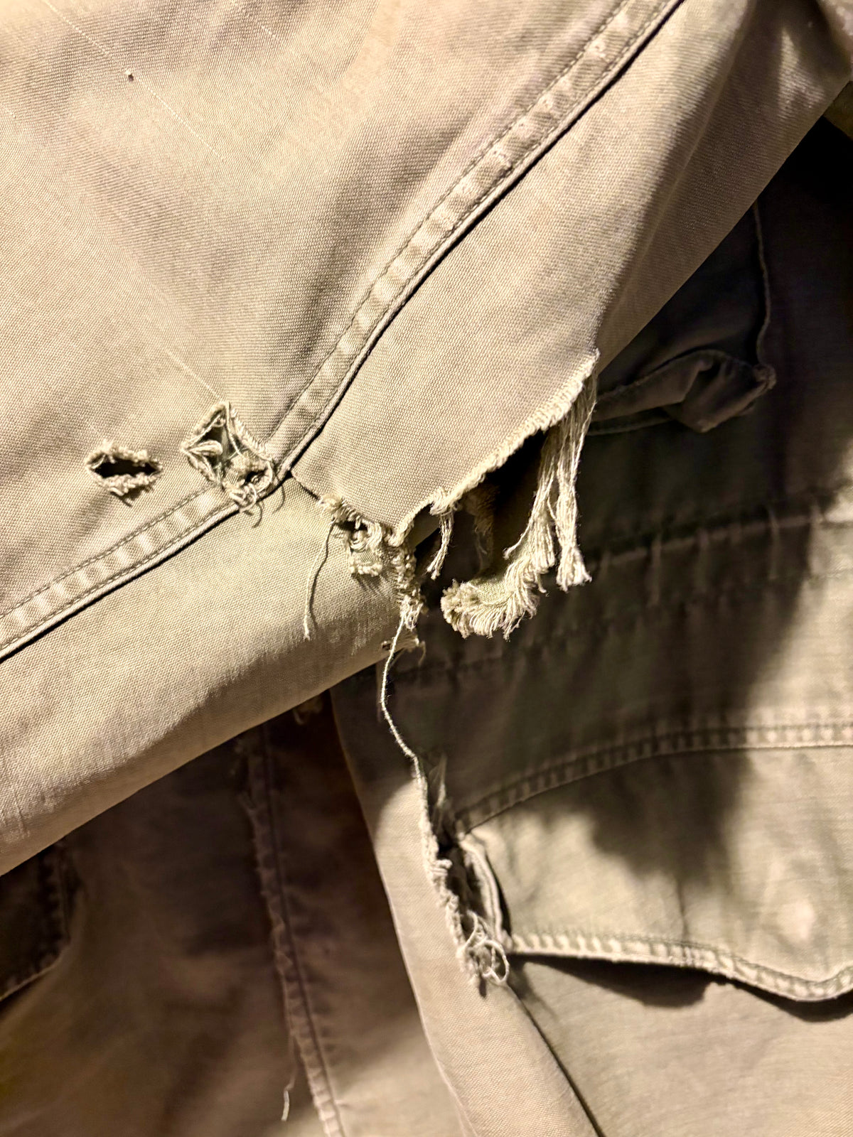 Left Sleeve Damage on Vintage Distressed Military Cargo Jacket Sz M